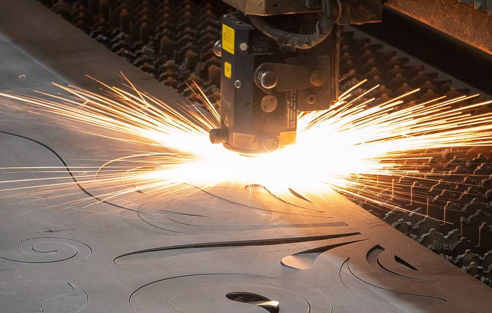 what are the risks of using a laser cutting 1